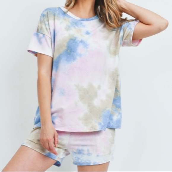 Tie Dye Top & Shorts Lounge Set - Picture 7 of 13
